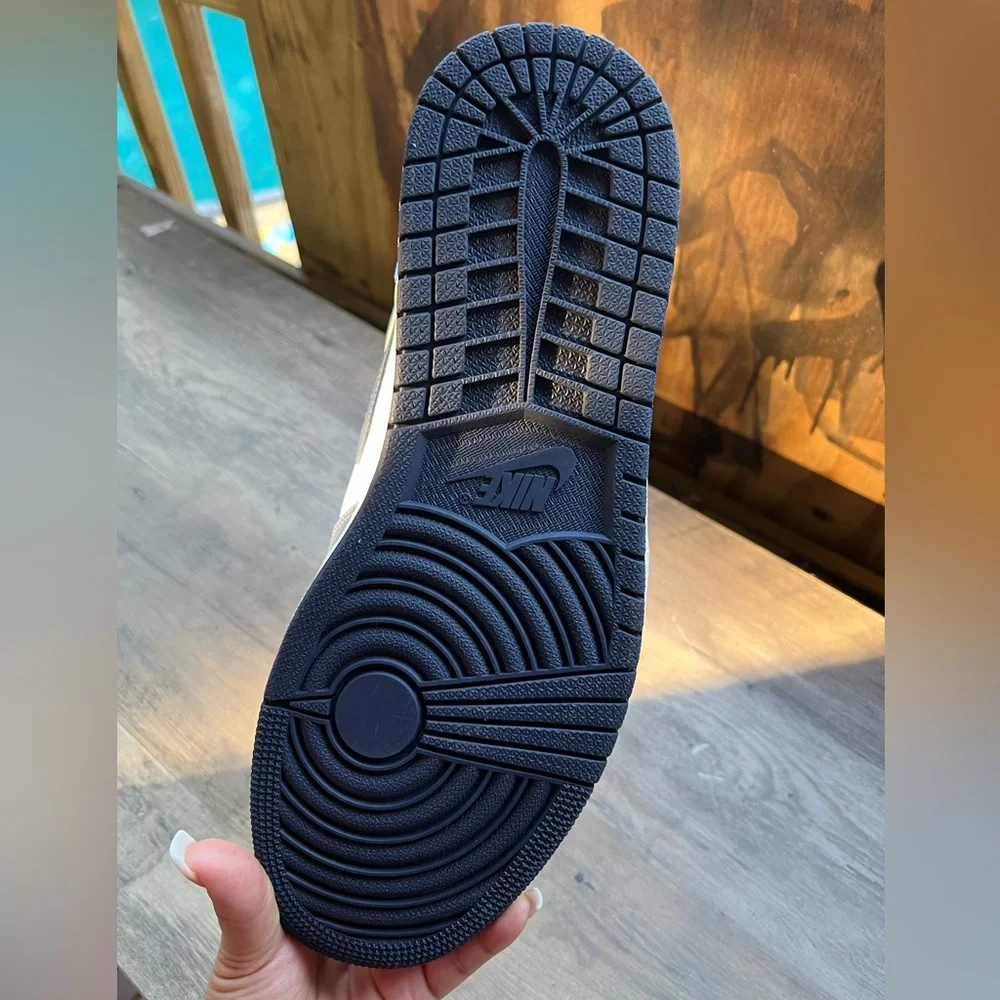 Jordan 1 Retro High Obsidian UNC Mens - Picture 4 of 4